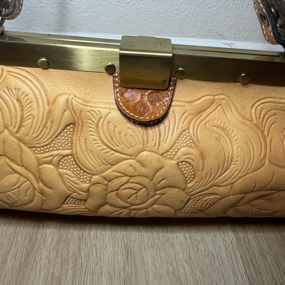 Patricia Nash Ferrara frame satchel - Picture 4 of 9